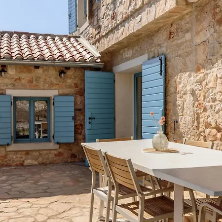 La Bleue Secluded Hvar House
